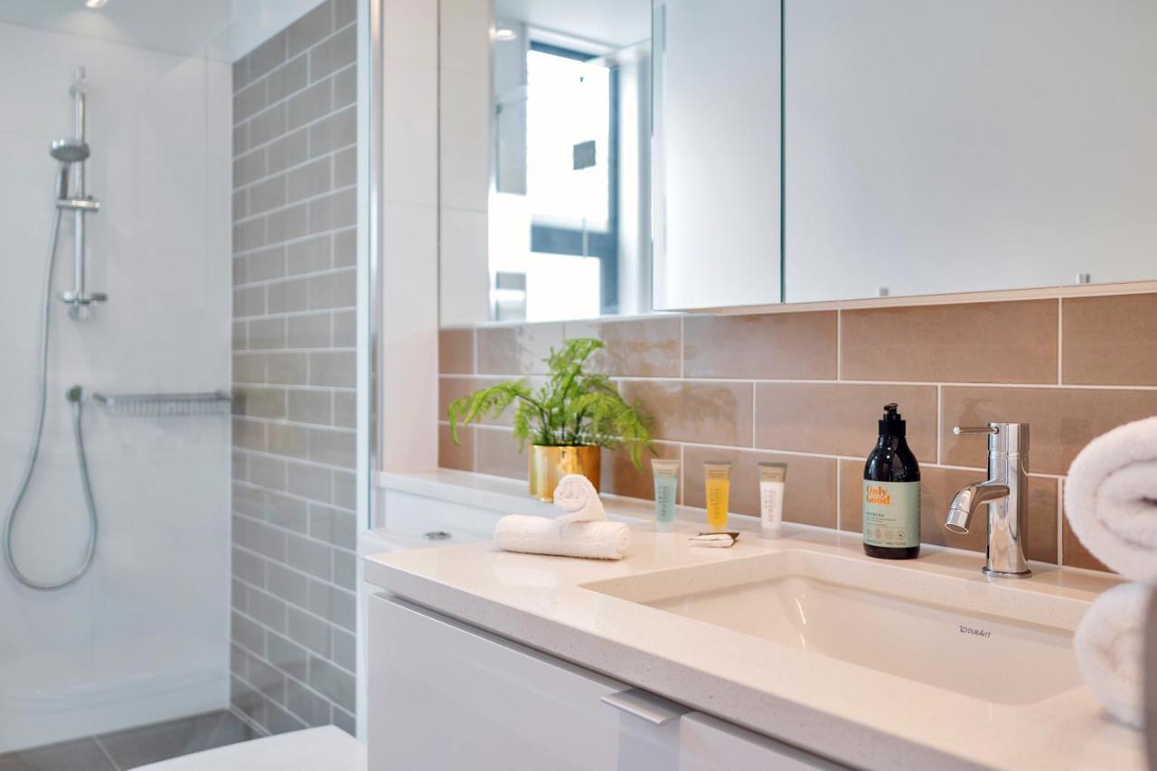 Blissful Breeze Townhouse With Parking And Patio Villa Auckland Eksteriør billede