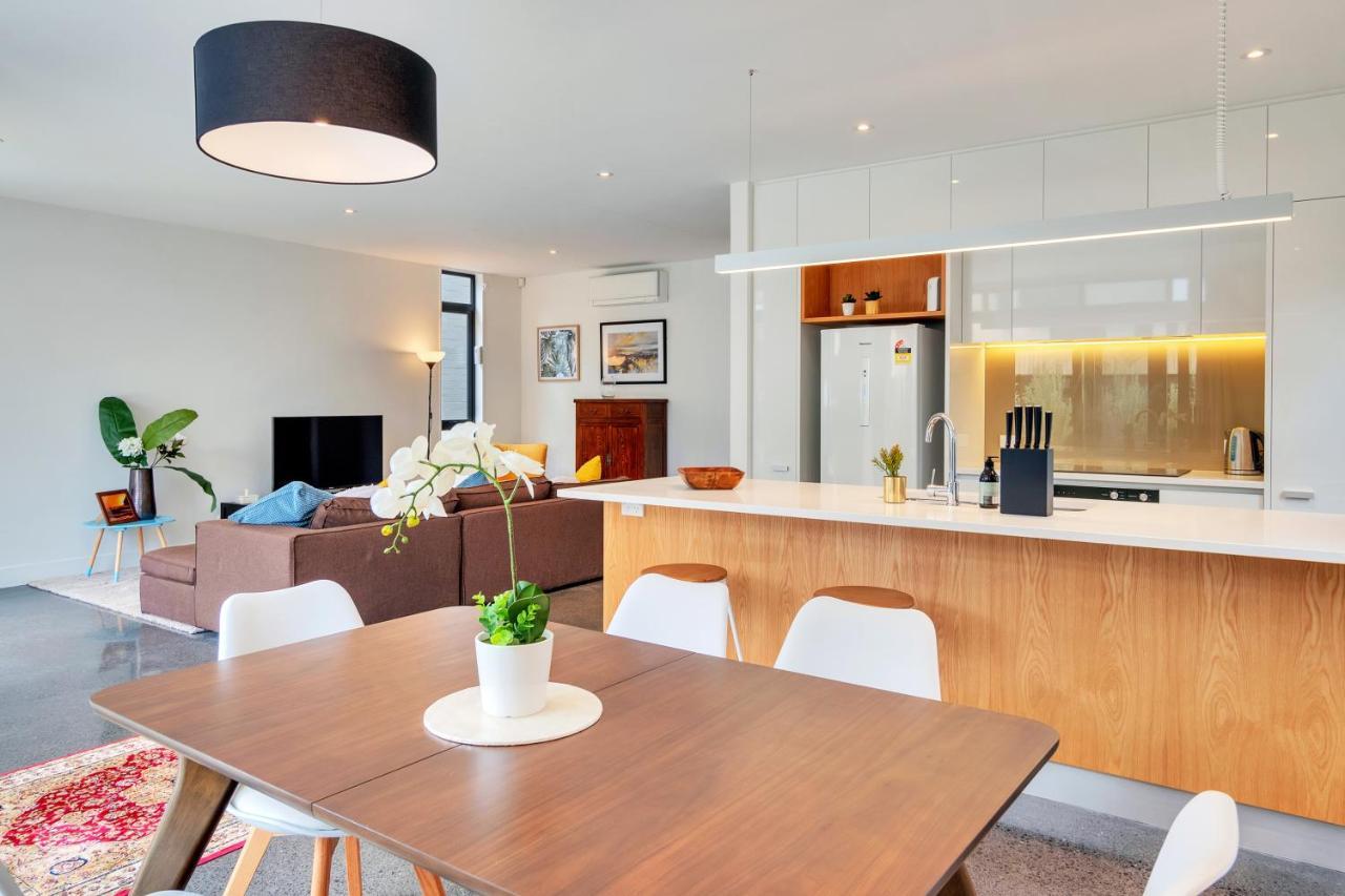 Blissful Breeze Townhouse With Parking And Patio Villa Auckland Eksteriør billede