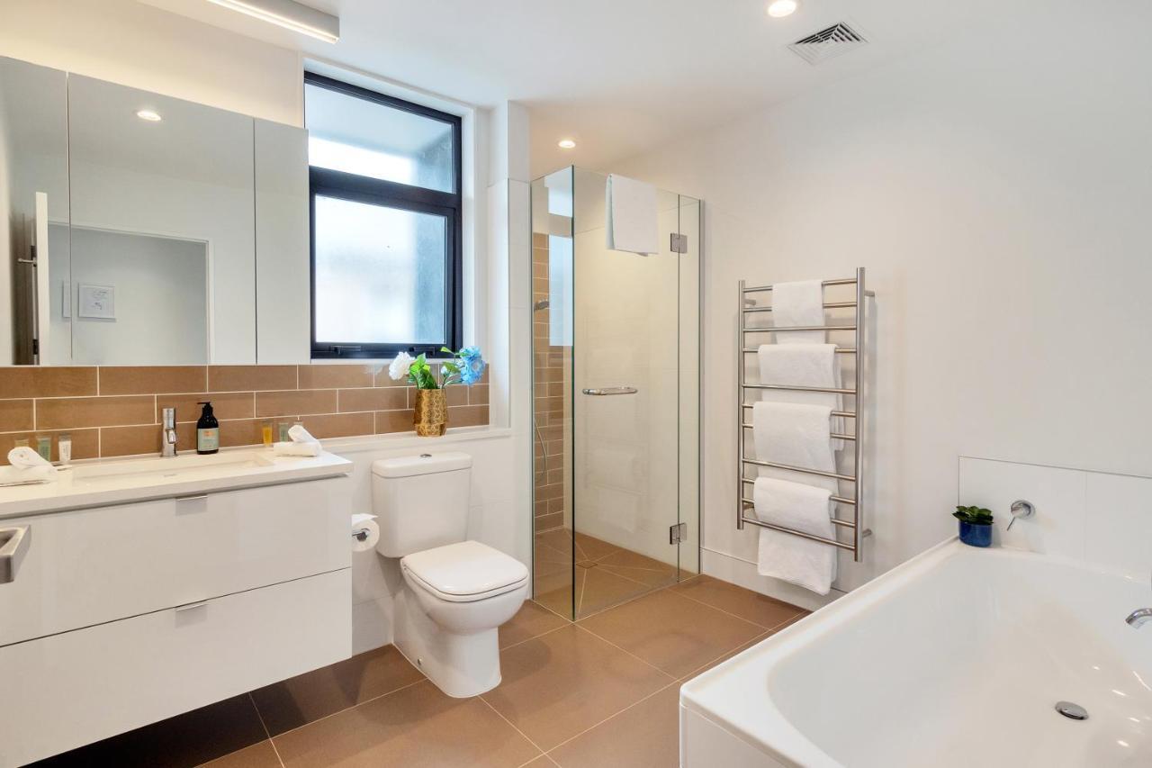 Blissful Breeze Townhouse With Parking And Patio Villa Auckland Eksteriør billede