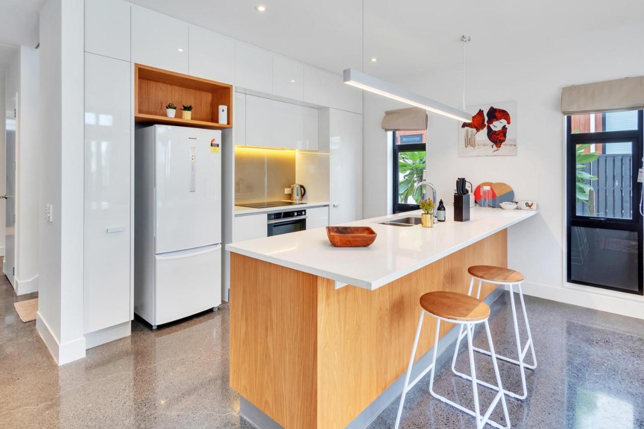 Blissful Breeze Townhouse With Parking And Patio Villa Auckland Eksteriør billede