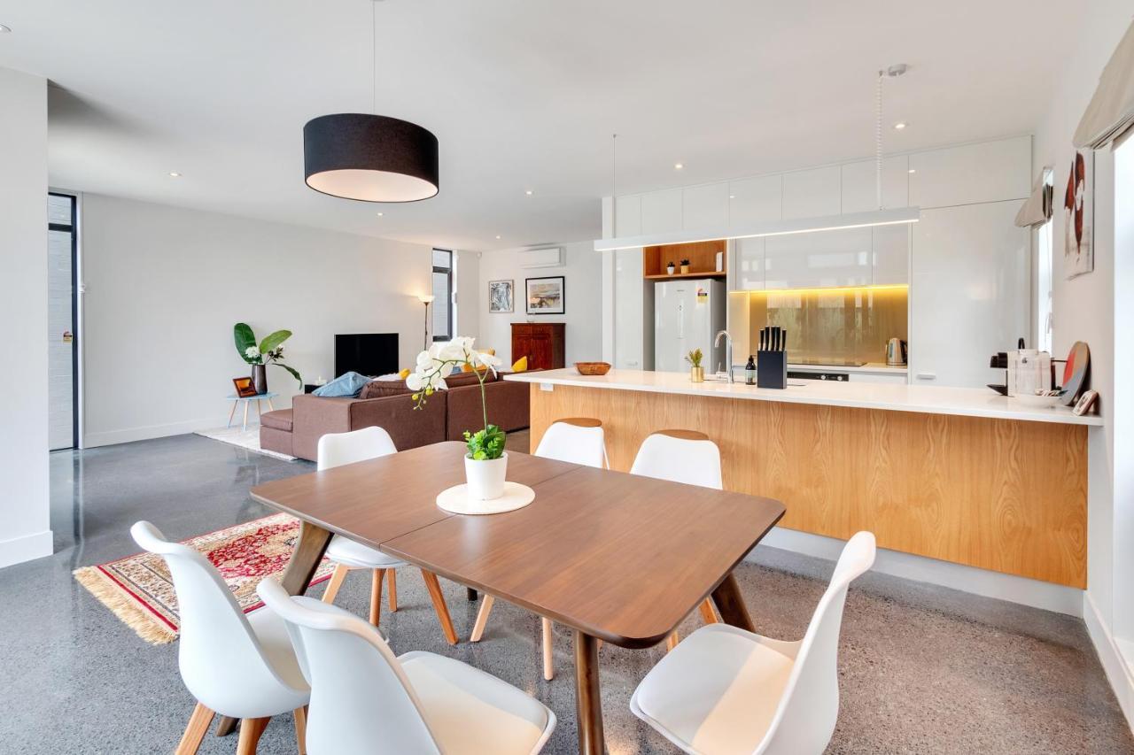 Blissful Breeze Townhouse With Parking And Patio Villa Auckland Eksteriør billede